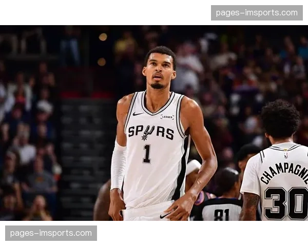 文班亚马稳定输出基石作用，马刺攻防体系围绕其全面构建